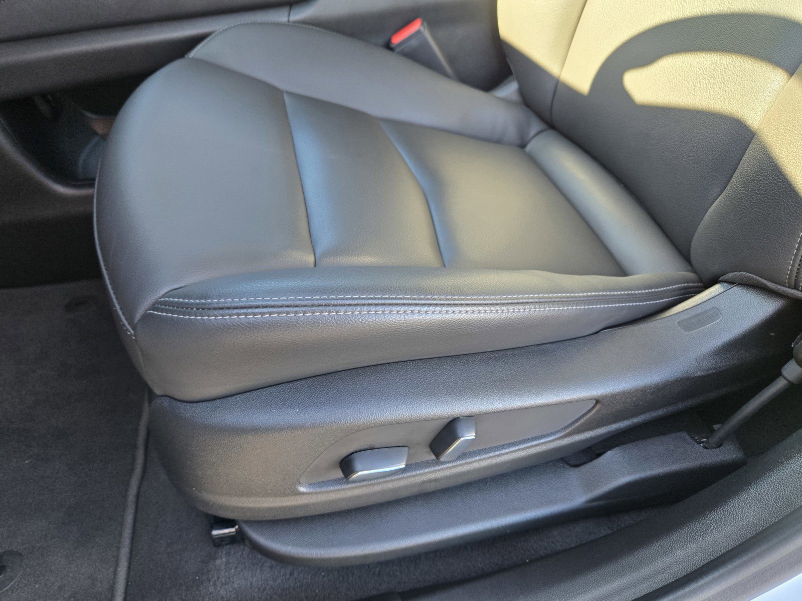 Used 2025 Cadillac XT6 Luxury image 14