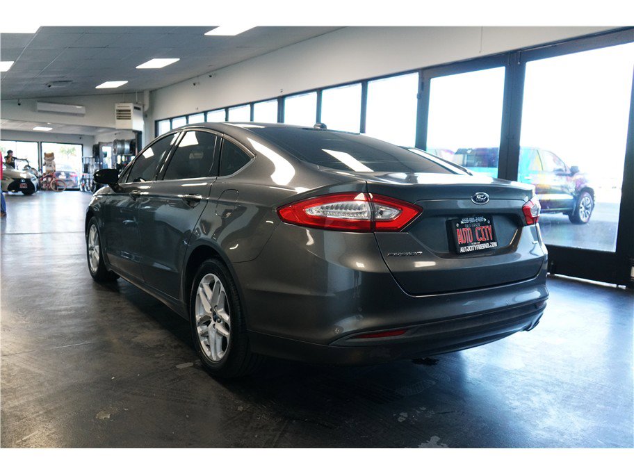 Used 2016 Ford Fusion SE image 5