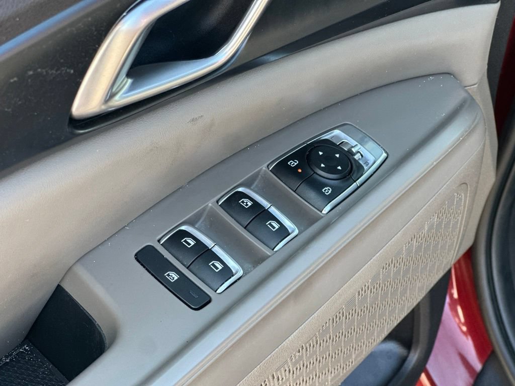 Used 2025 Kia Carnival FWD image 13