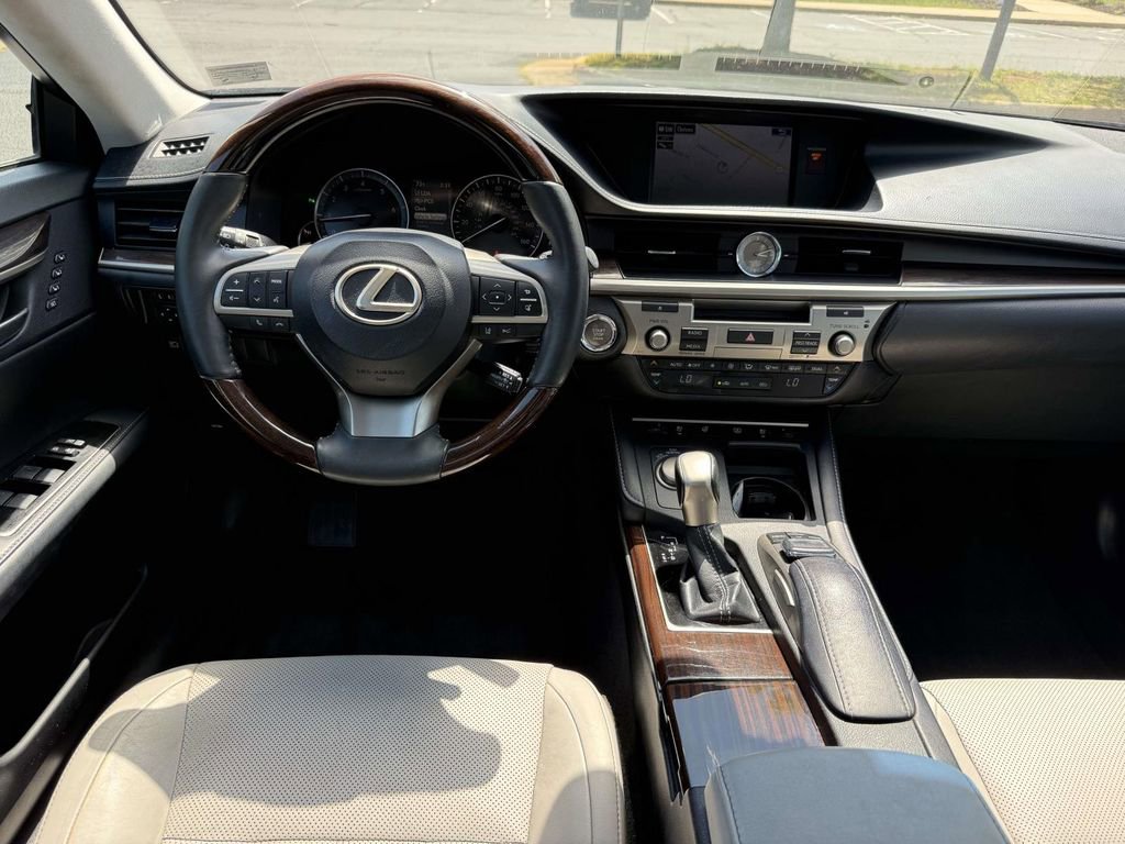 Used 2016 Lexus ES 350 w/ Luxury Package w/Wood Trim FWD image 8