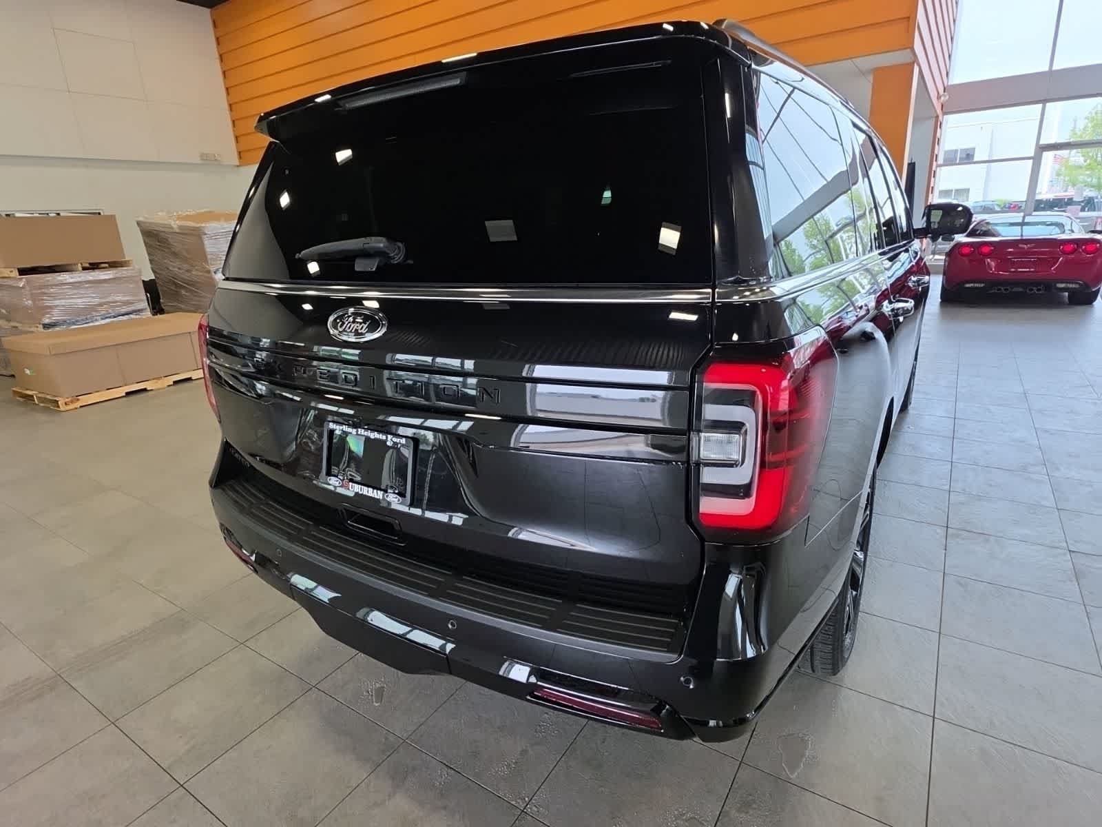 Used 2023 Ford Expedition Limited AWD/4WD image 9