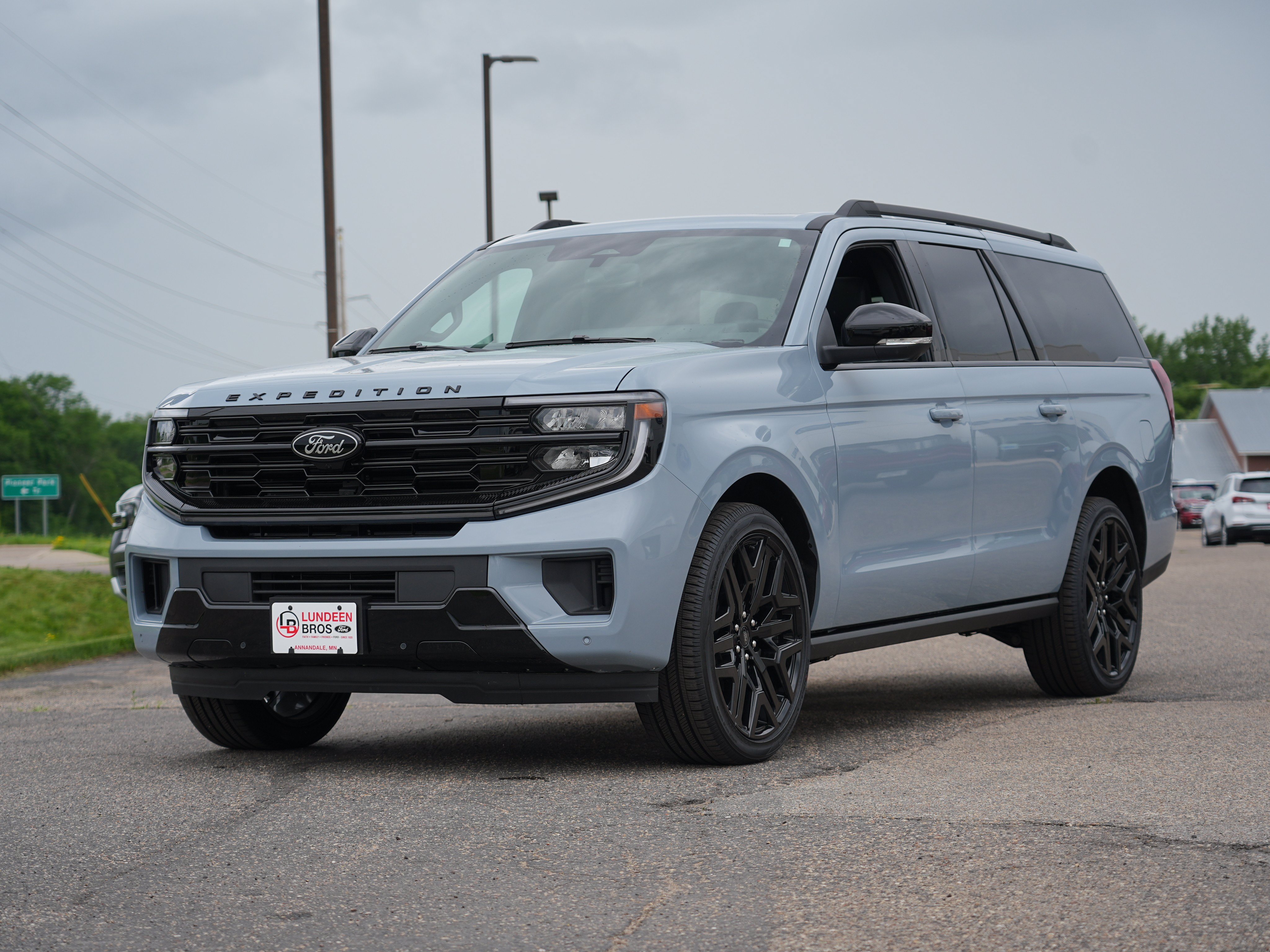 New 2026 Ford Expedition Max Platinum w/ Stealth Performance Package AWD/4WD image 8