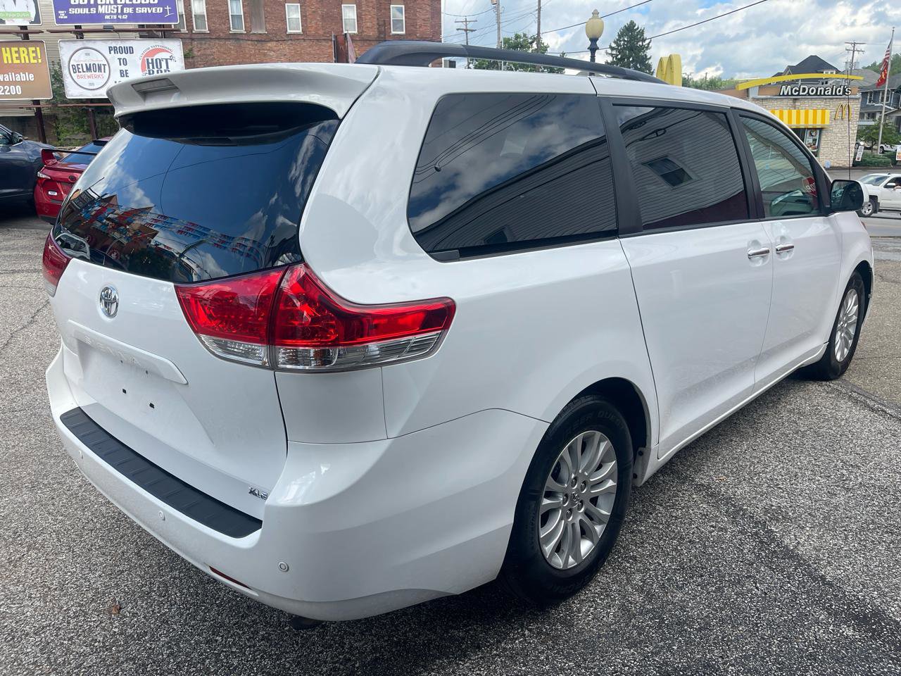 Used 2013 Toyota Sienna XLE w/ Entertainment Pkg FWD image 6