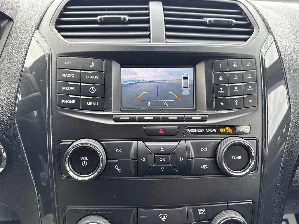 Used 2018 Ford Explorer XLT image 17