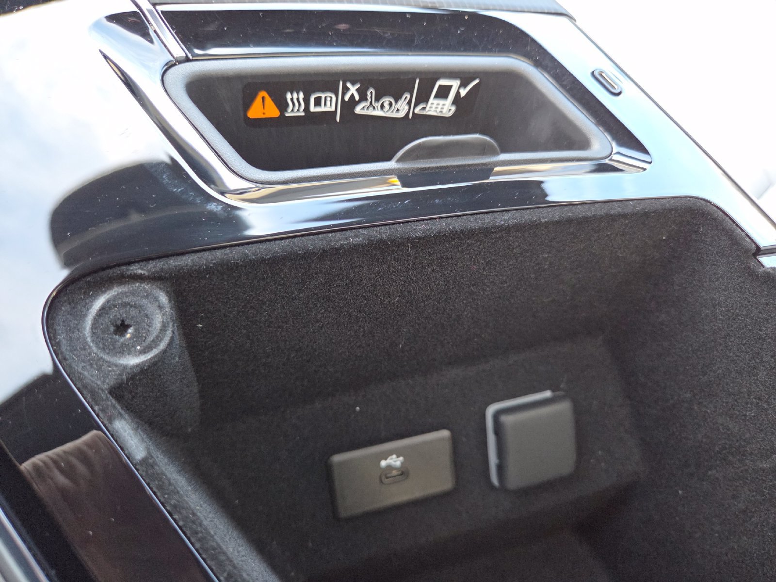 Certified 2024 Cadillac Lyriq Luxury AWD/4WD image 8
