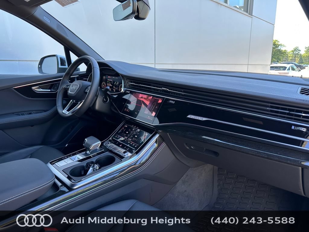 Certified 2025 Audi Q7 3.0T Premium Plus w/ Premium Plus Package AWD/4WD image 16