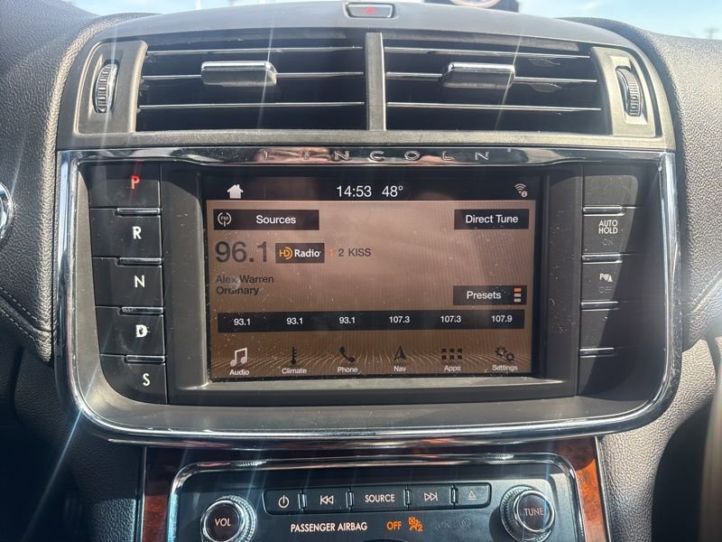 Used 2017 Lincoln Continental Select w/ Climate Package image 16