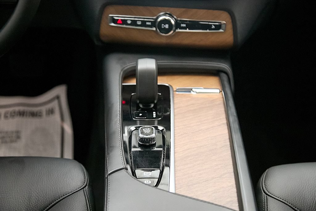 Certified 2024 Volvo XC90 B6 Plus w/ Protection Package Premier AWD/4WD image 32