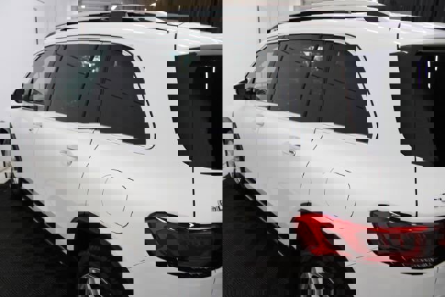 Used 2021 Mercedes-Benz GLB 250 4MATIC w/ Premium Package image 9