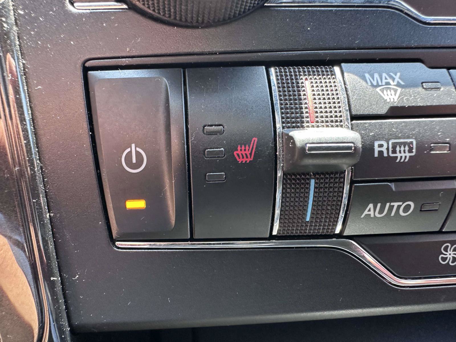 Used 2019 Ford Explorer XLT w/ Equipment Group 202A AWD/4WD image 25