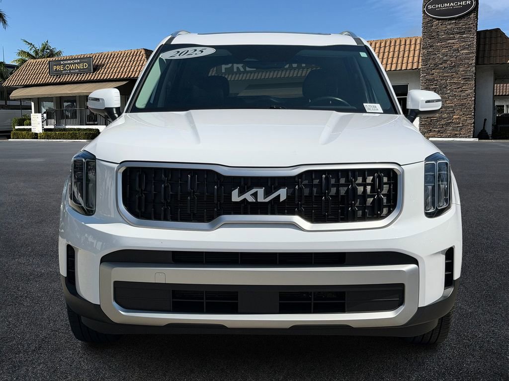 Used 2025 Kia Telluride EX w/ EX Captain's Chair Package FWD image 2