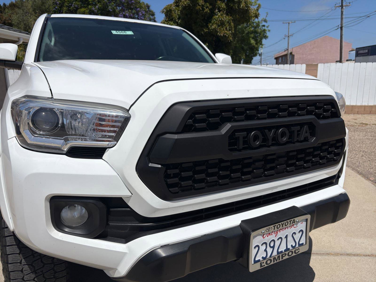 Used 2017 Toyota Tacoma SR5 w/ Tow Package AWD/4WD image 30