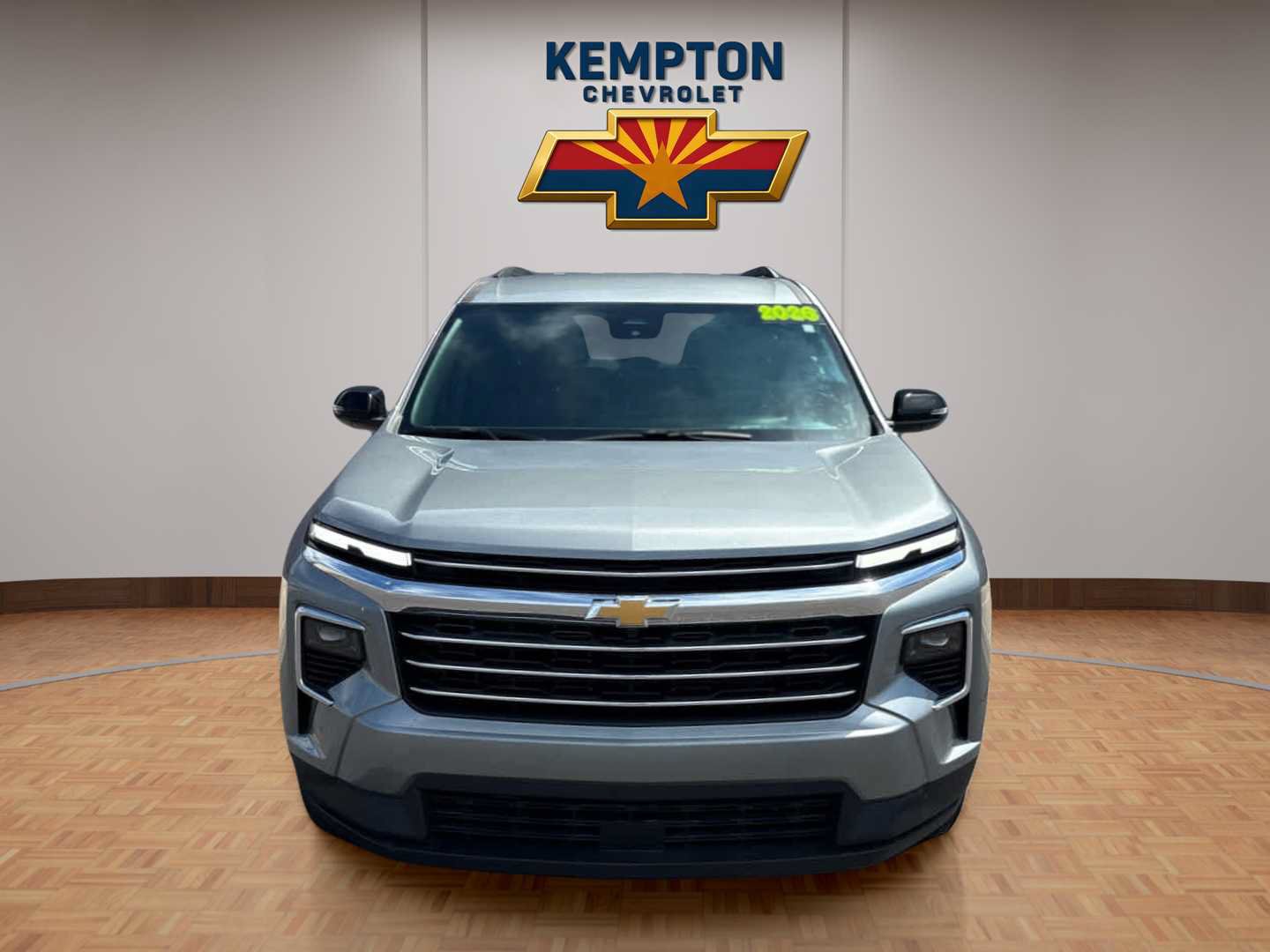 Used 2026 Chevrolet Traverse LT FWD image 1