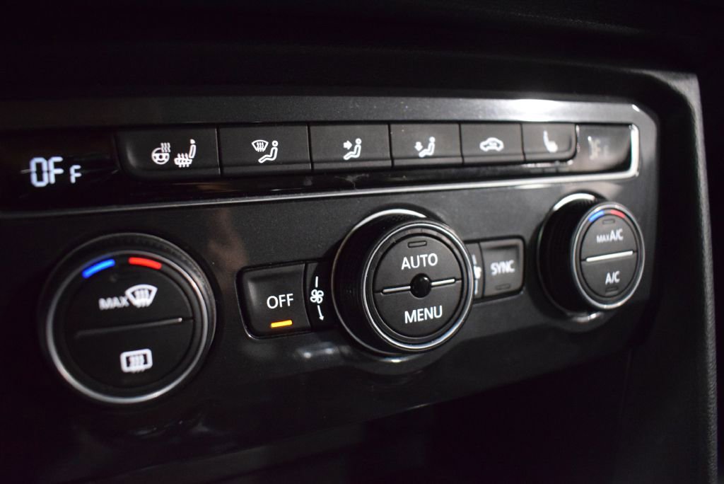 Used 2021 Volkswagen Tiguan SEL w/ 3rd Row Seat Package image 32