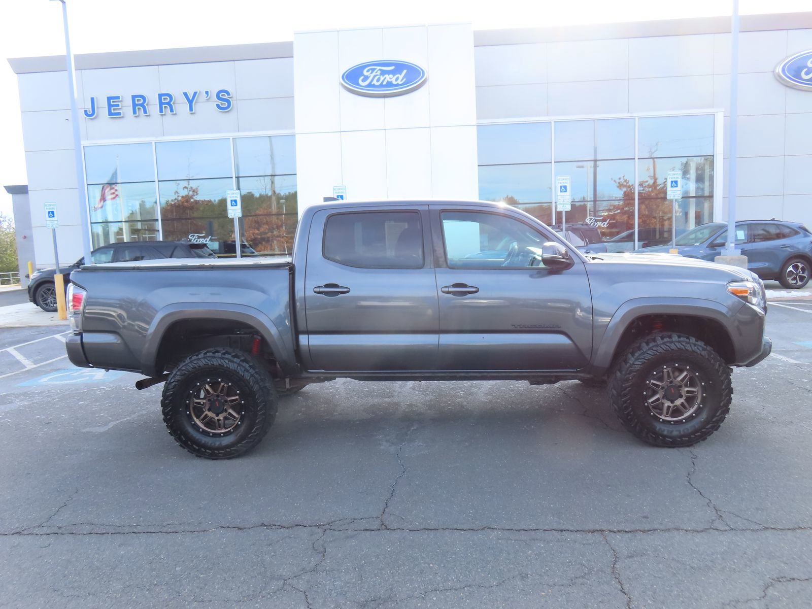 Used 2021 Toyota Tacoma TRD Sport image 4
