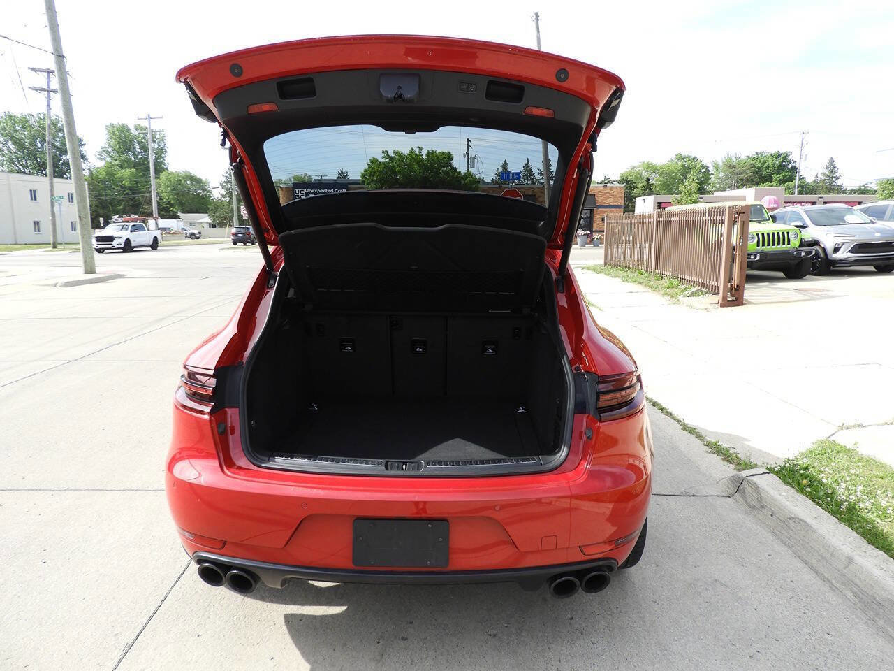 Used 2018 Porsche Macan GTS AWD/4WD image 26