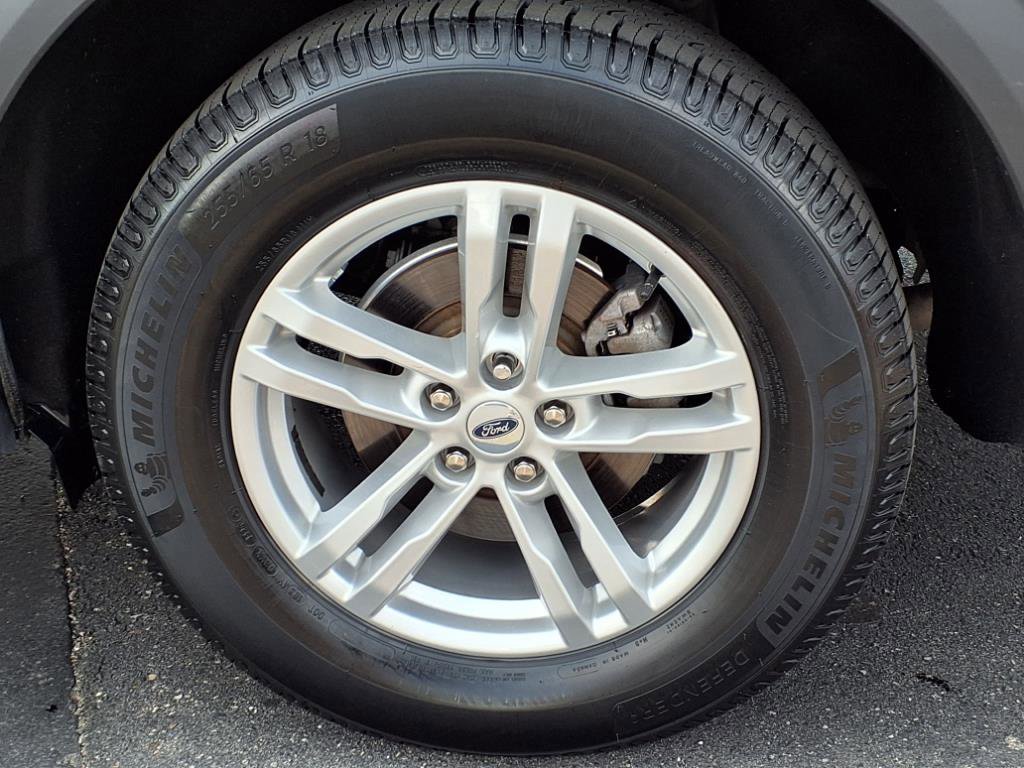 Used 2023 Ford Explorer XLT image 9