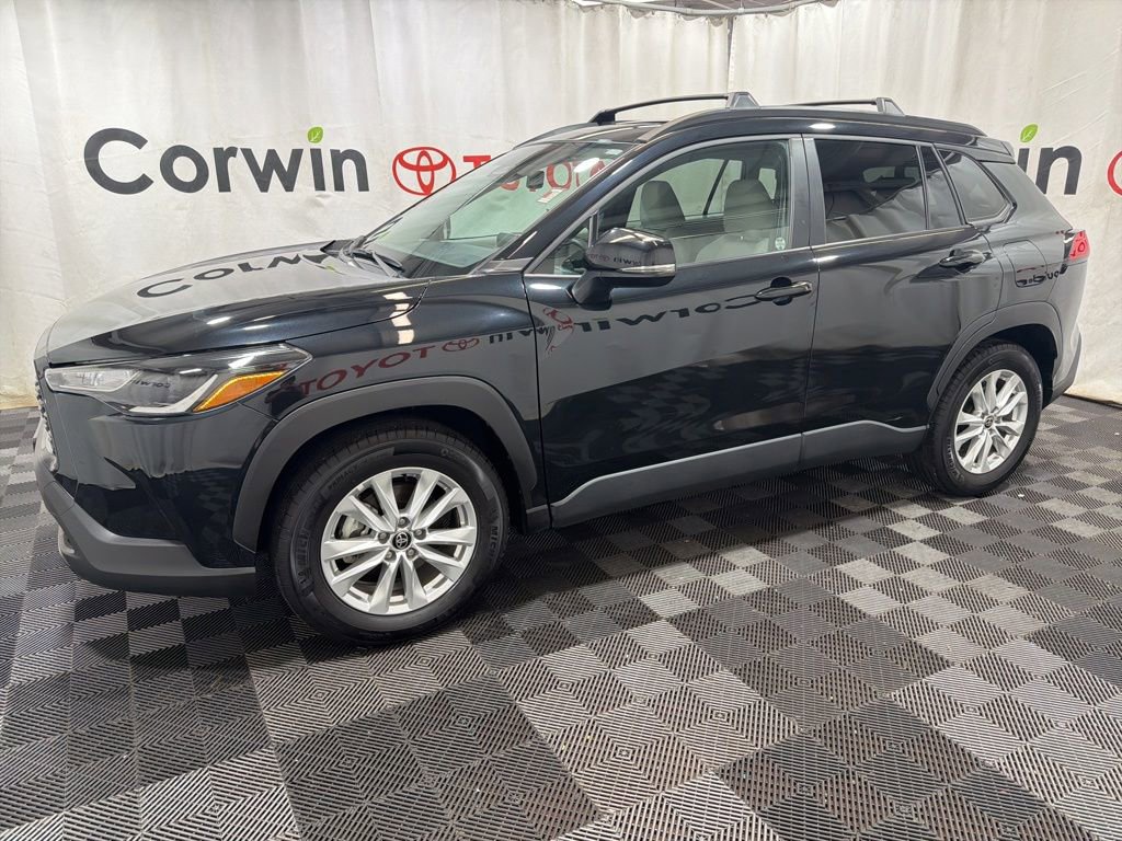 Used 2024 Toyota Corolla Cross LE w/ Moonroof Package AWD/4WD image 4