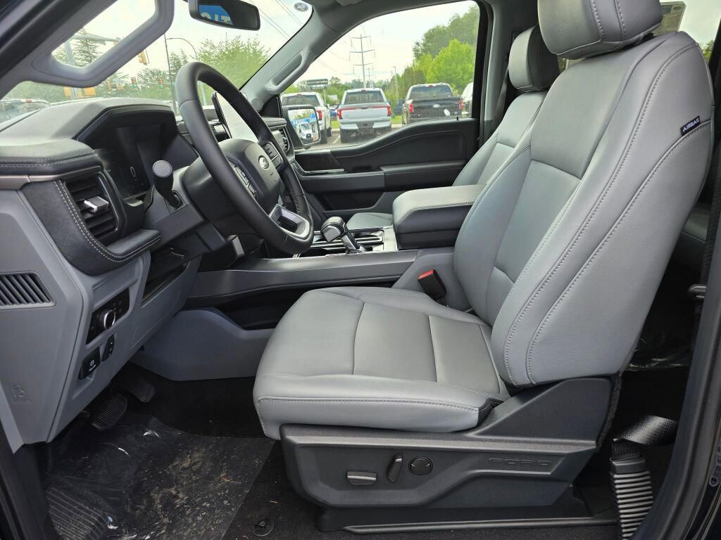 New 2025 Ford F150 Lightning Flash AWD/4WD image 15