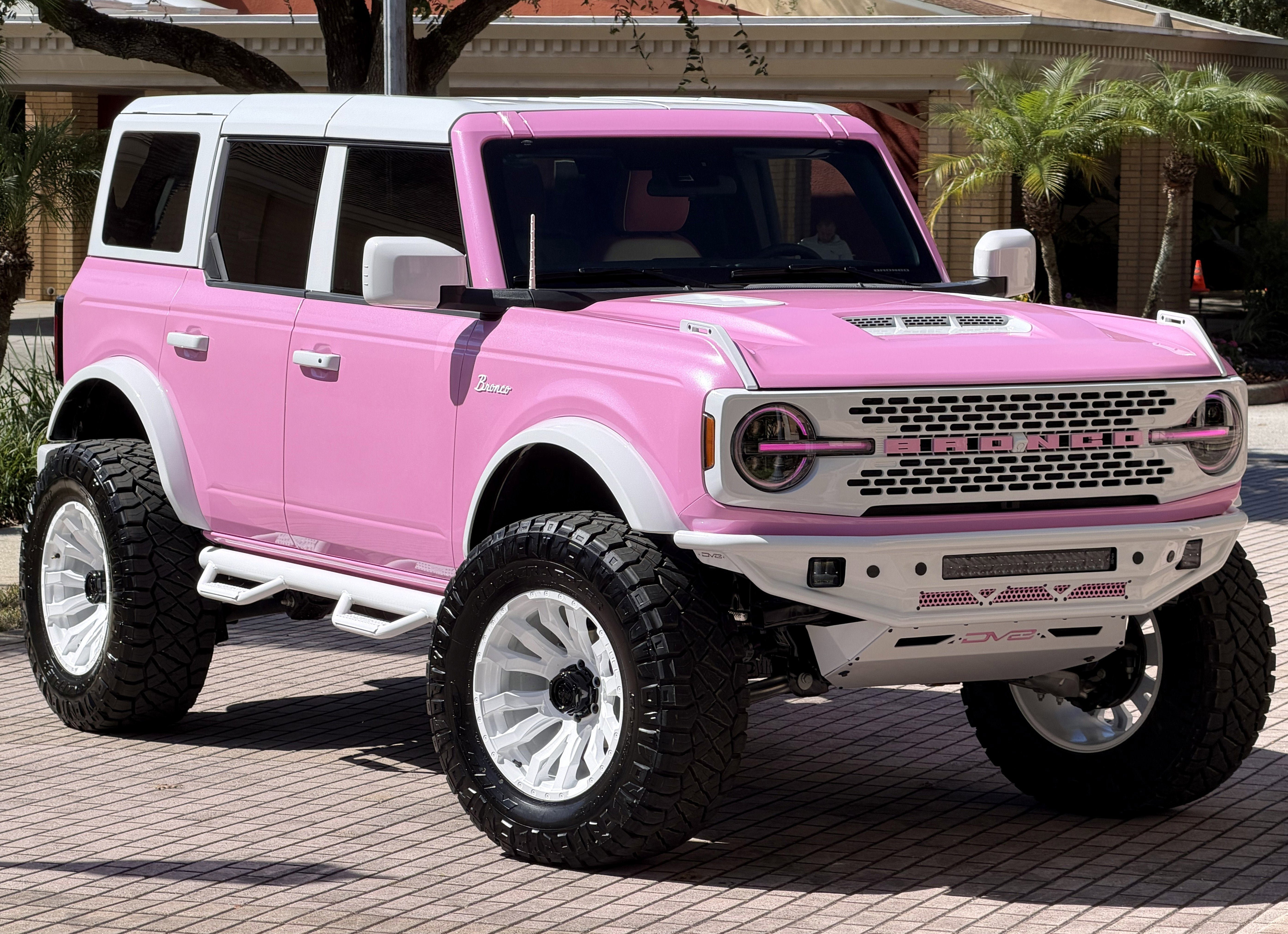 Used 2025 Ford Bronco Outer Banks AWD/4WD image 3