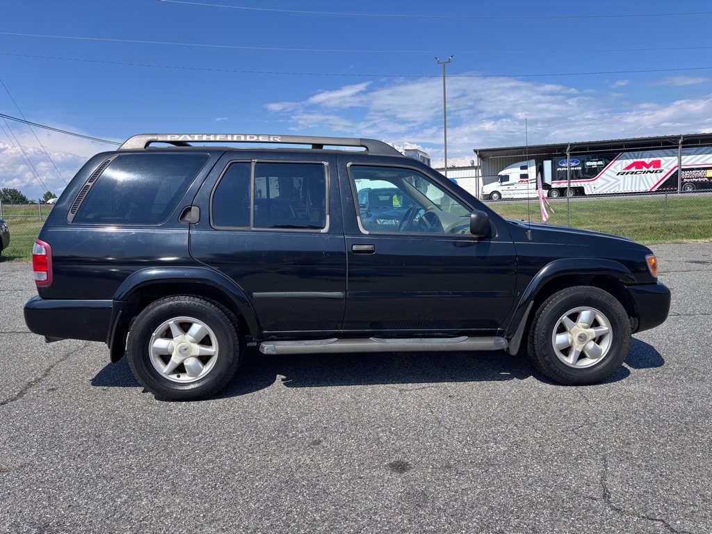 Used 2002 Nissan Pathfinder SE RWD image 8