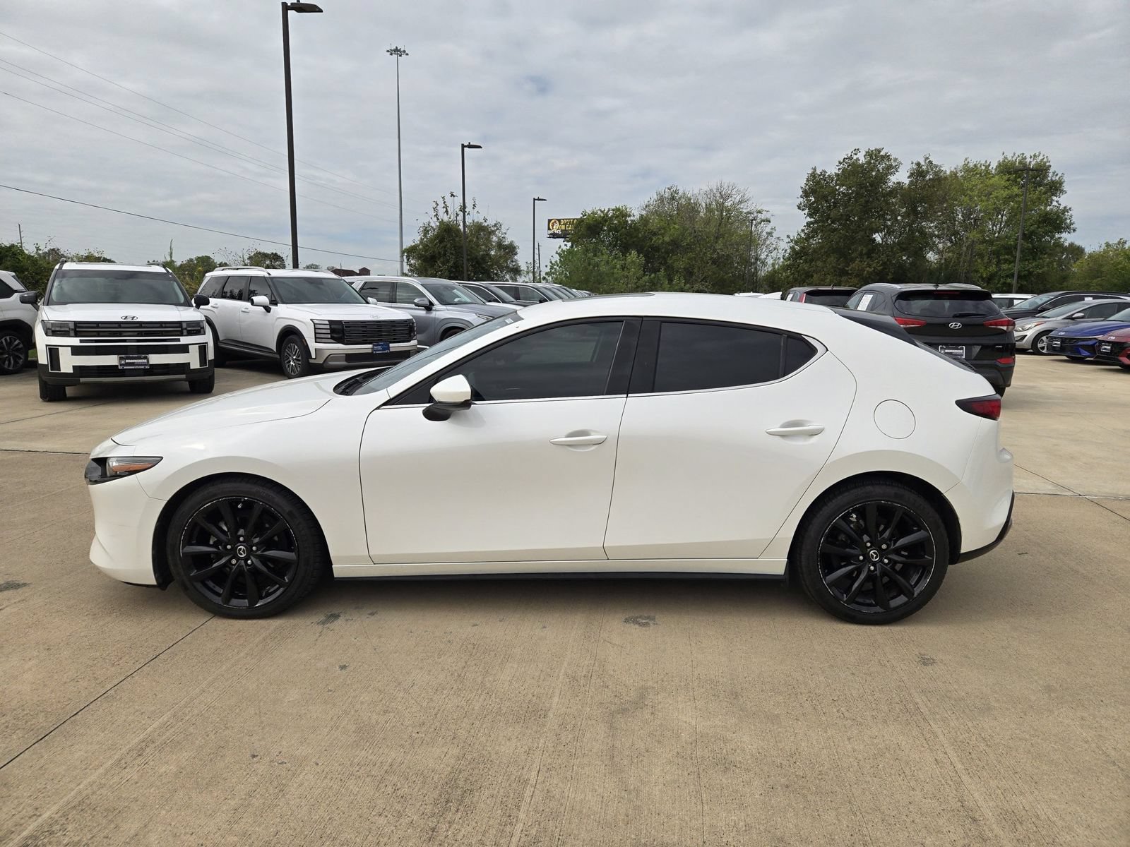 Used 2019 MAZDA MAZDA3 Hatchback w/ Premium Package FWD image 5