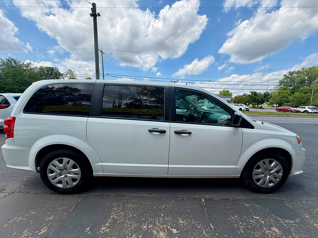 Used 2019 Dodge Grand Caravan SE w/ UConnect Hands-Free Group FWD image 4
