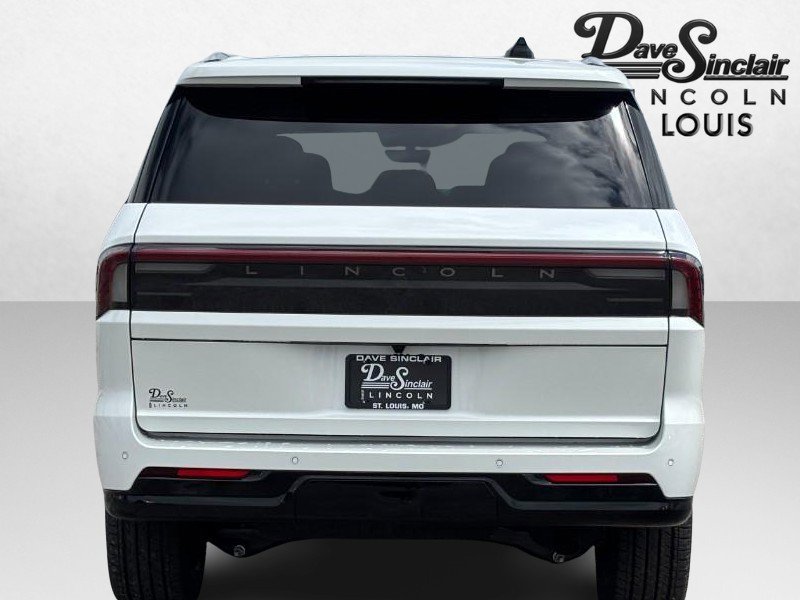 New 2026 Lincoln Navigator Reserve AWD/4WD image 4