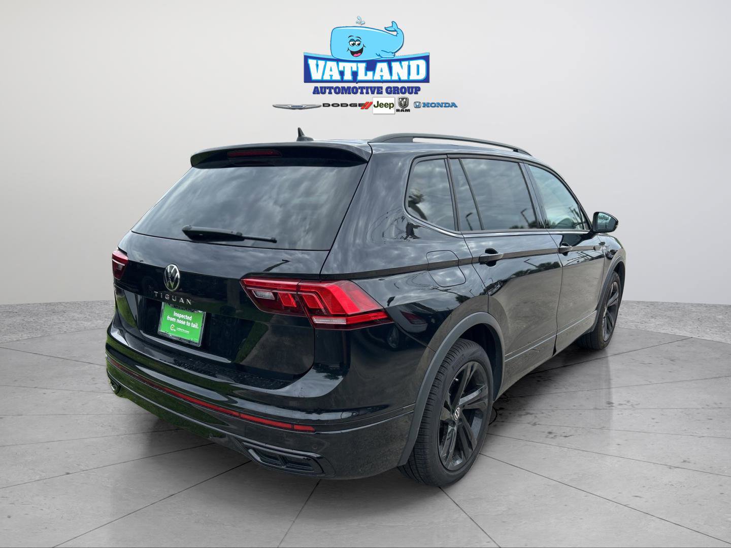 Used 2024 Volkswagen Tiguan SE R-Line FWD image 6