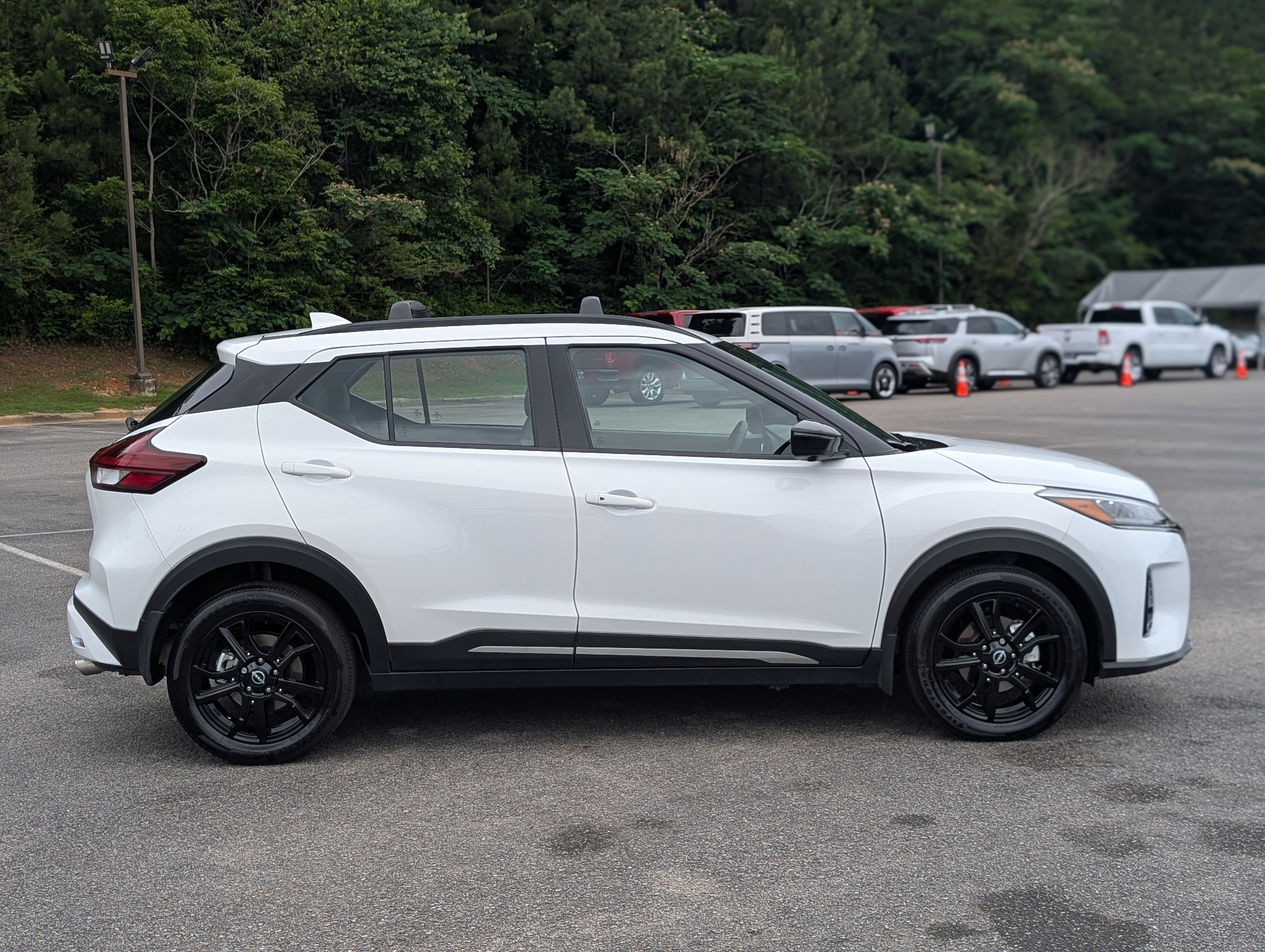 Used 2024 Nissan Kicks SR w/ SR Premium Package FWD image 10