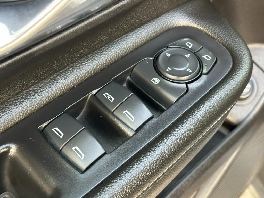 Used 2024 GMC Terrain SLT image 16