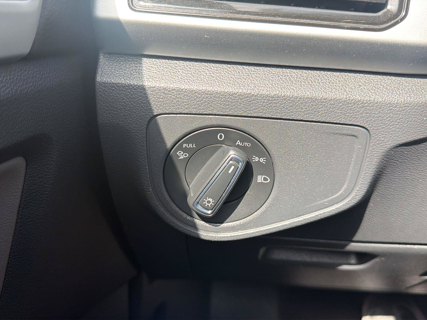 Used 2022 Volkswagen Atlas SE w/ Panoramic Sunroof Package FWD image 29