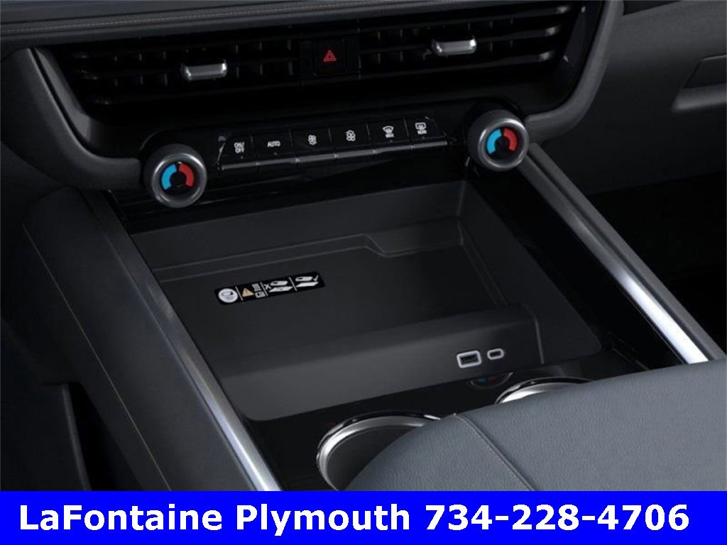 New 2025 Chevrolet Suburban Premier image 23