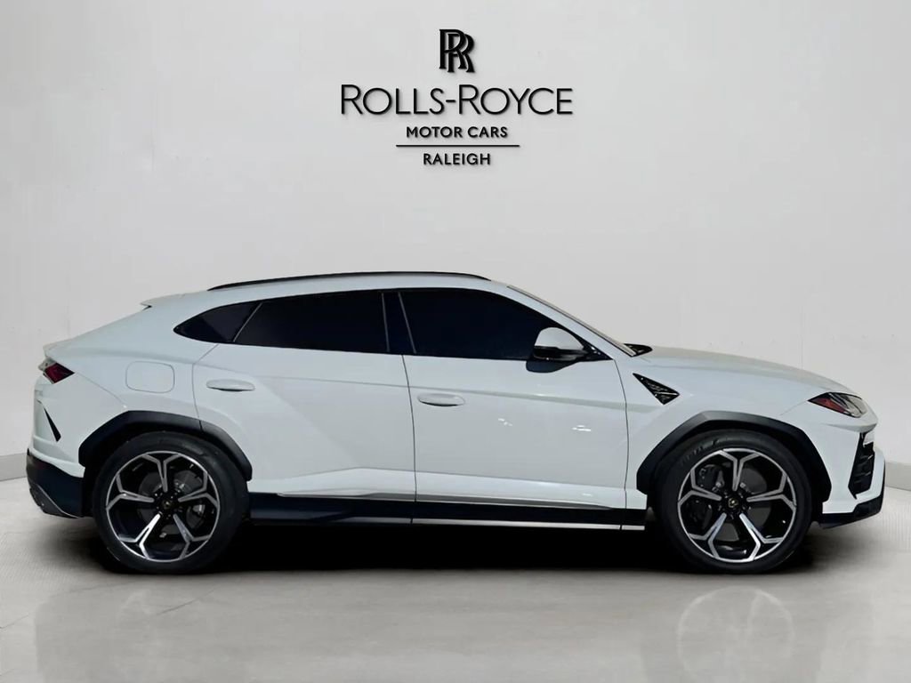 Used 2020 Lamborghini Urus image 3