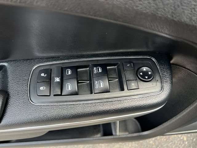 Used 2018 Chrysler 300 Touring w/ Chrome Appearance Package RWD image 12