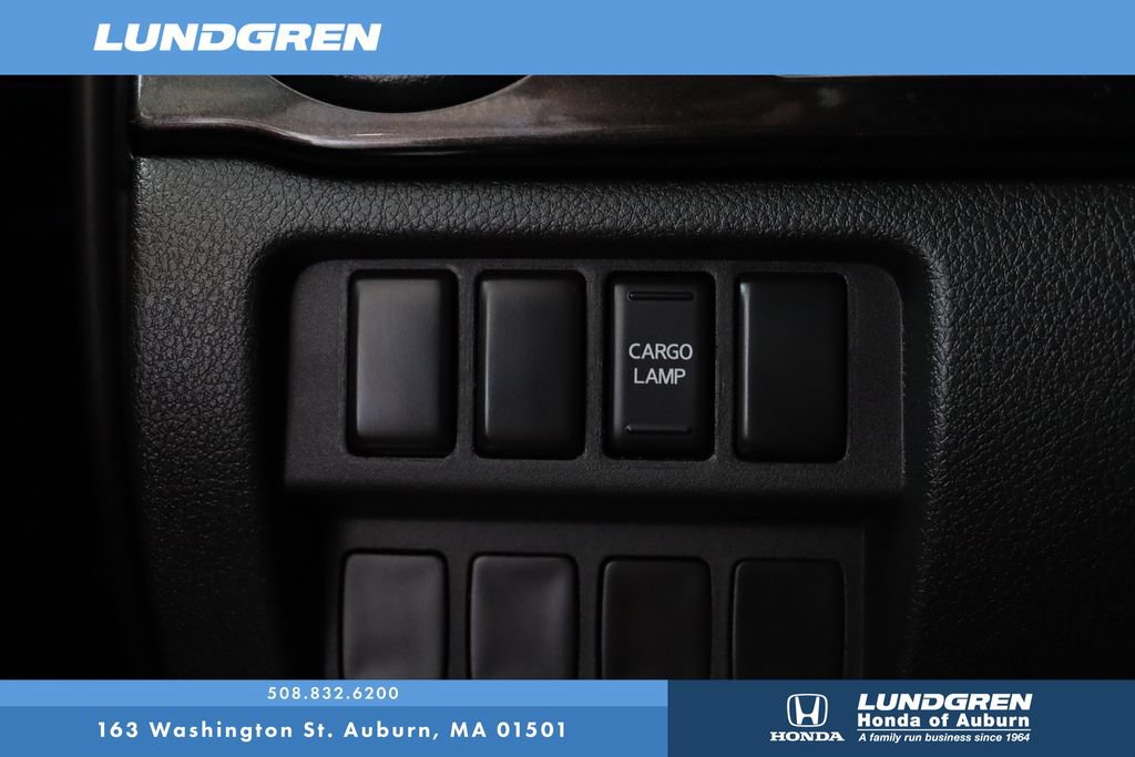 Used 2019 Nissan Titan SV AWD/4WD image 25