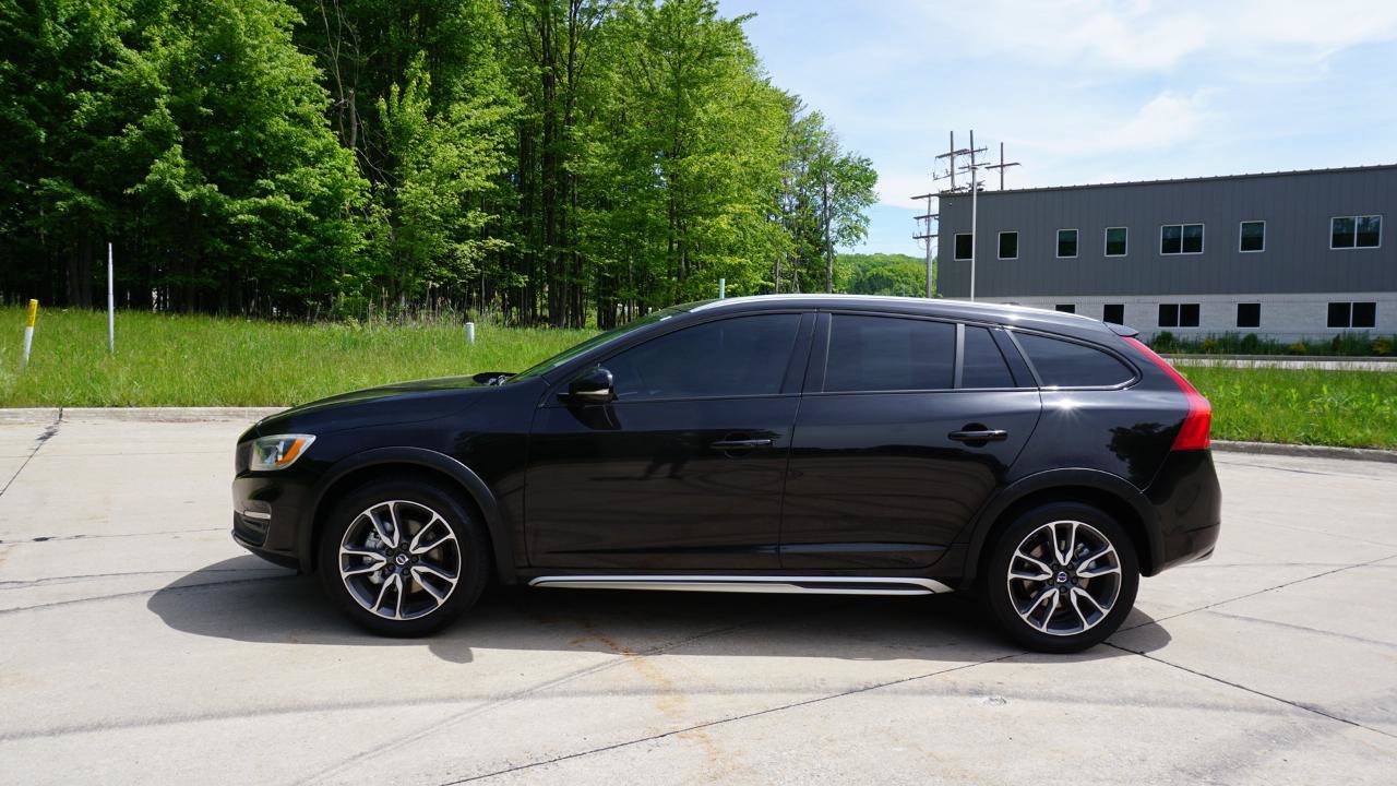 Used 2016 Volvo V60 T5 Cross Country AWD/4WD image 2