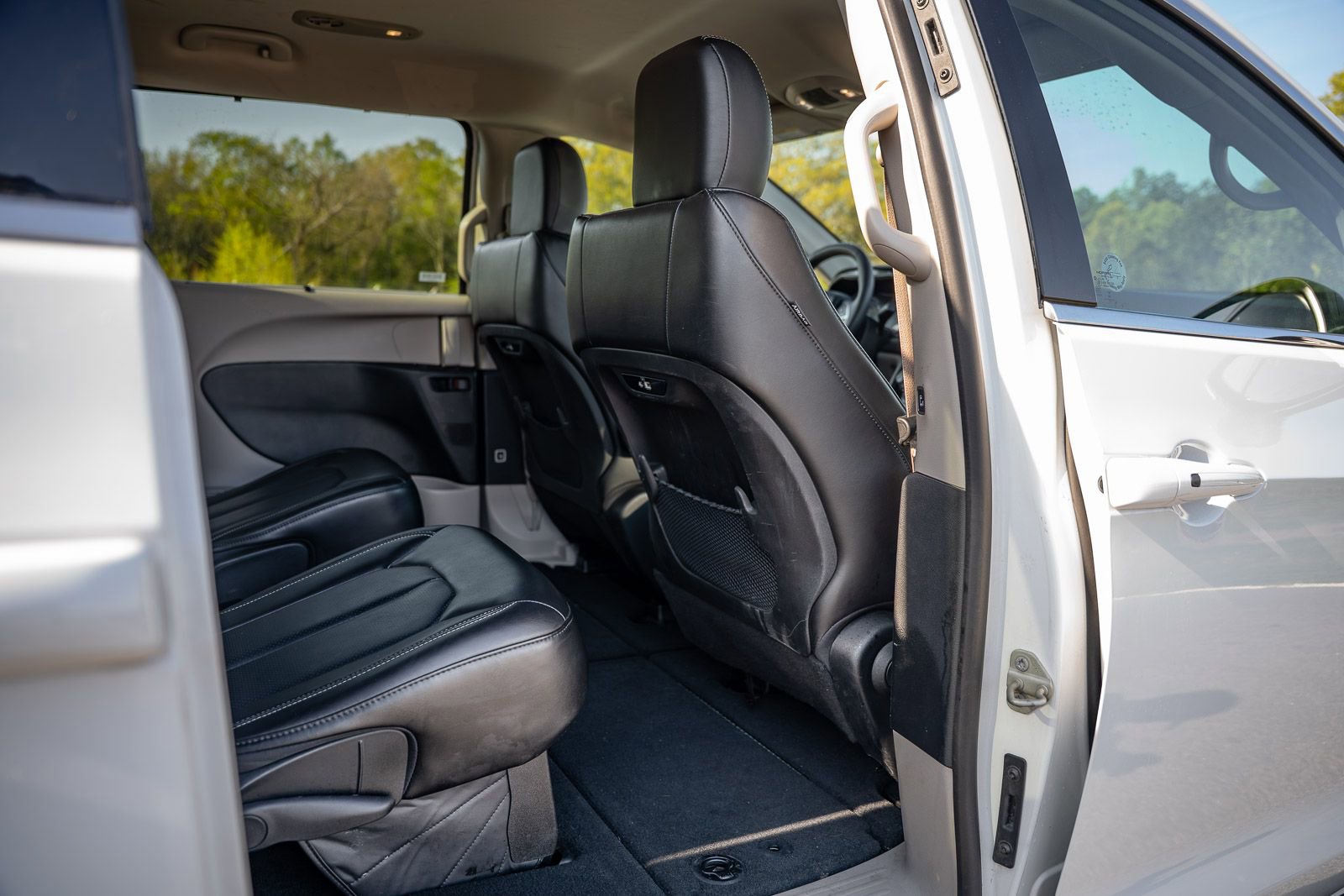 Used 2023 Chrysler Pacifica Touring-L image 12