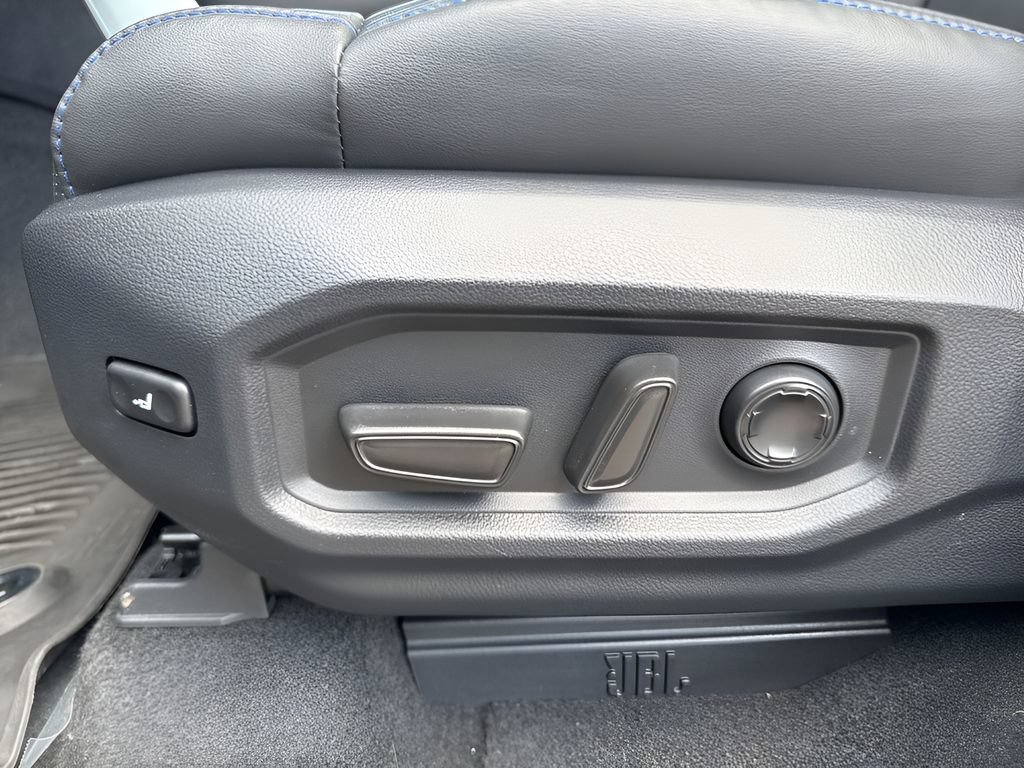 Used 2025 Toyota Tundra Platinum AWD/4WD image 11
