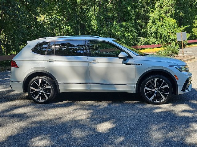 Used 2024 Volkswagen Tiguan SEL R-Line AWD/4WD image 2