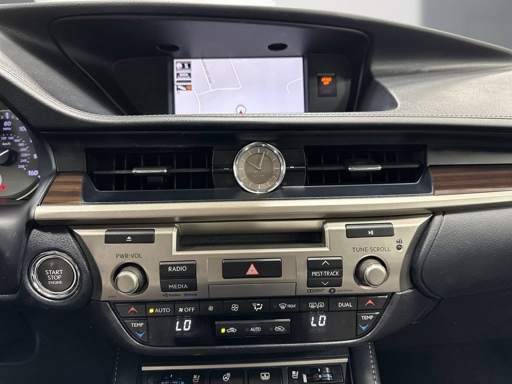 Used 2018 Lexus ES 350 w/ Luxury Package w/Wood Trim FWD image 19
