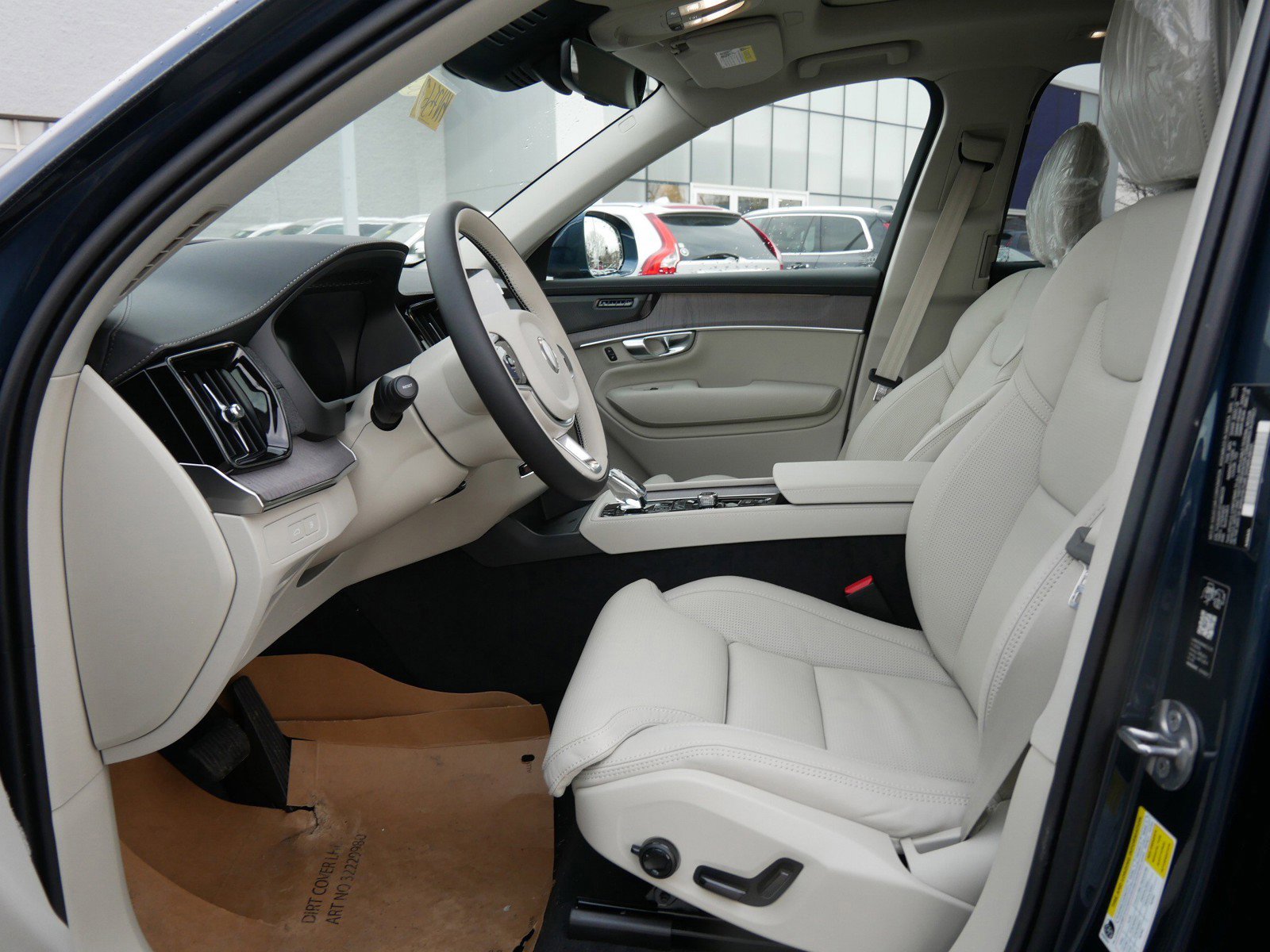 New 2026 Volvo XC90 T8 Ultra w/ Protection Package Premier image 5