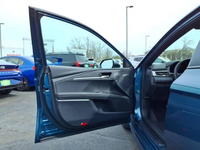 Used 2025 Toyota Camry SE w/ Convenience Package image 24