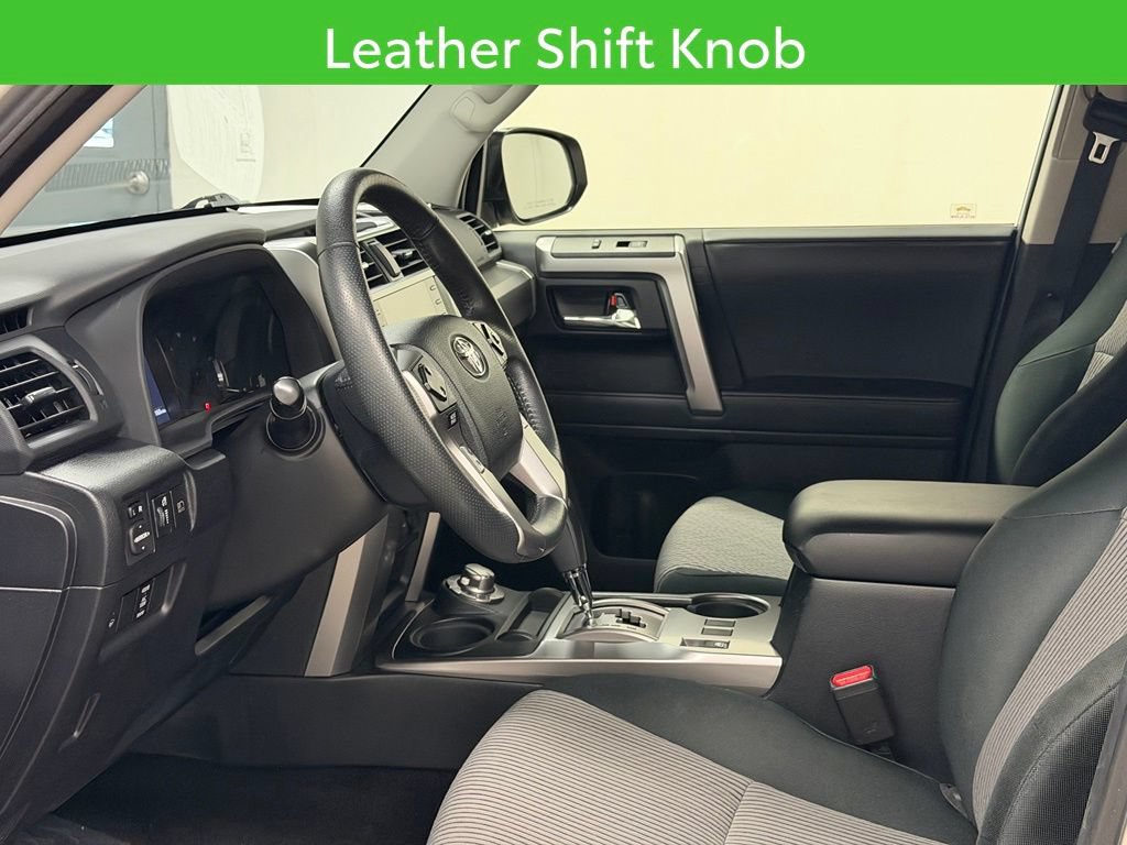 Used 2020 Toyota 4Runner SR5 AWD/4WD image 28