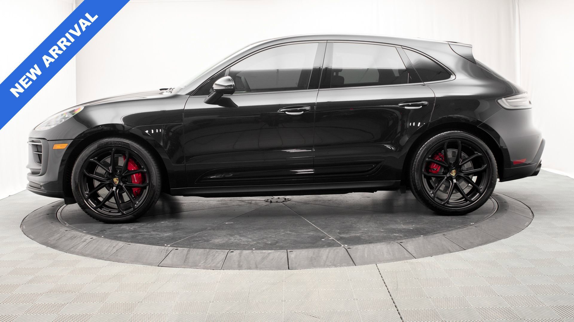 Used 2023 Porsche Macan GTS w/ GTS Sport Package AWD/4WD image 6