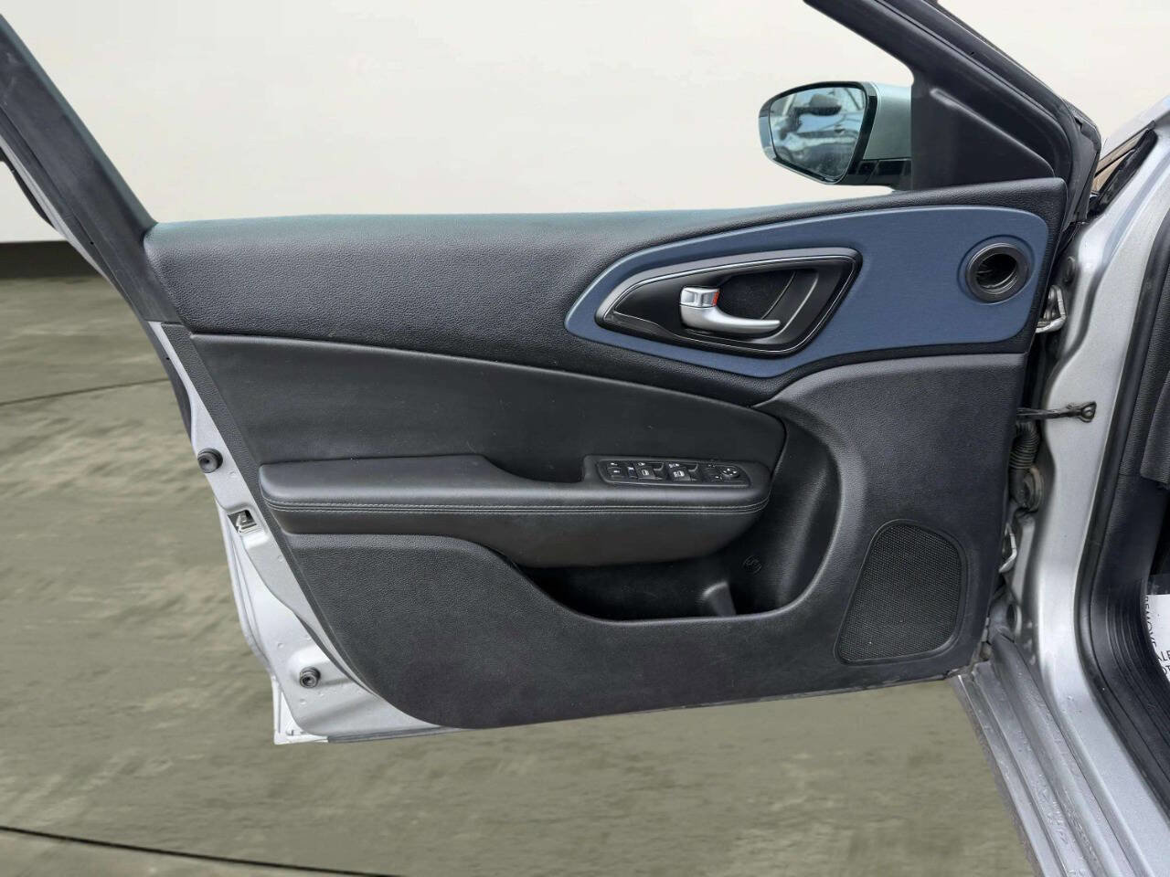 Used 2016 Chrysler 200 S w/ Comfort Group image 10