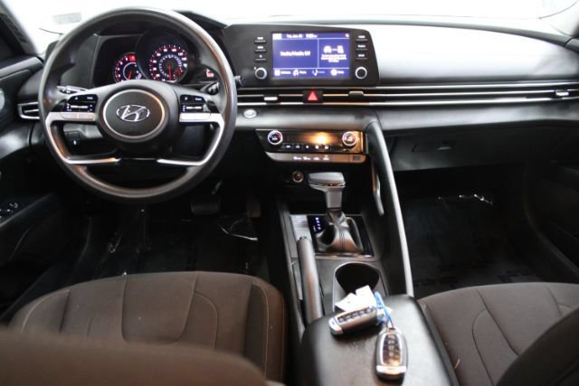 Used 2021 Hyundai Elantra SEL w/ Cargo Package FWD image 2