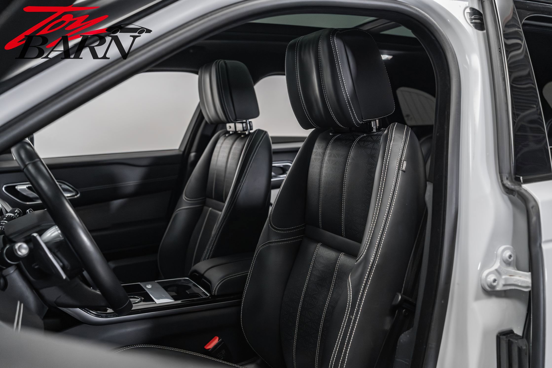 Used 2018 Land Rover Range Rover Velar R-Dynamic HSE image 26