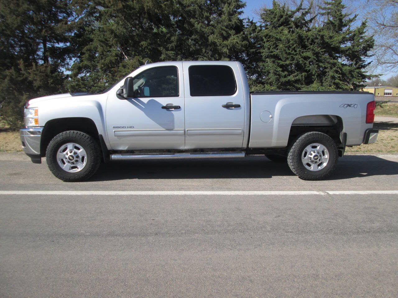 Used 2011 Chevrolet Silverado 2500 LT w/ Interior Plus Package AWD/4WD image 11
