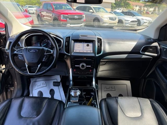 Used 2019 Ford Edge Titanium FWD image 2